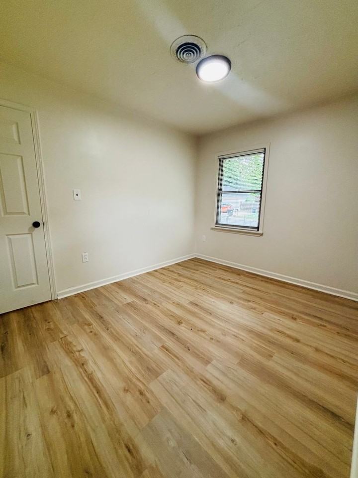906 Edgehill Dr - Photo 4 of 11