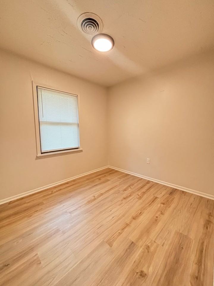 906 Edgehill Dr - Photo 5 of 11