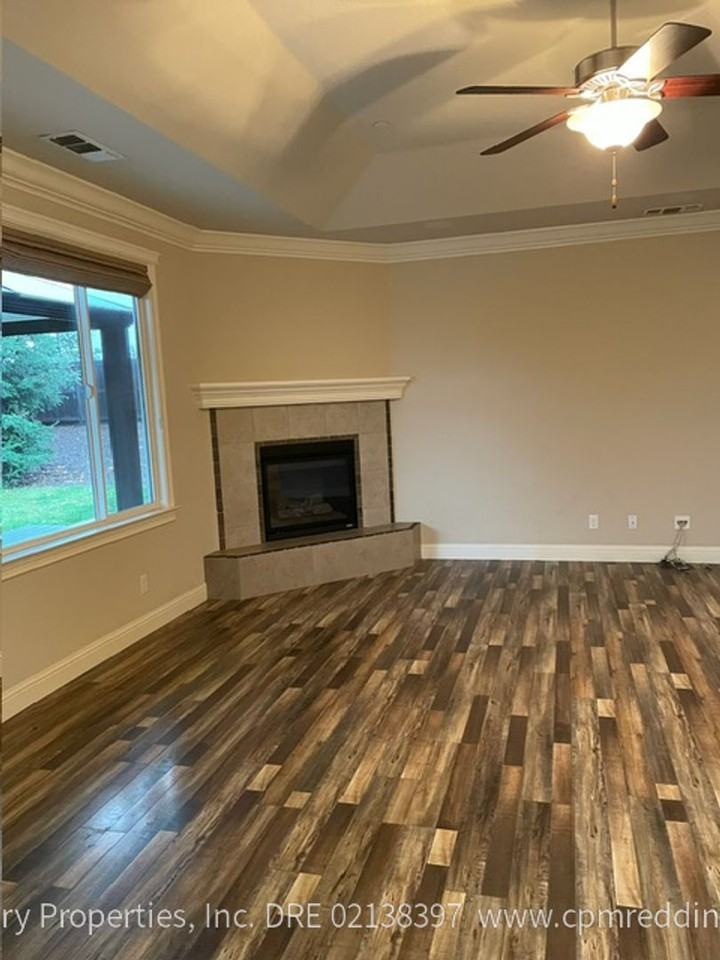 3491 Carlsbad Ln - Photo 4 of 13