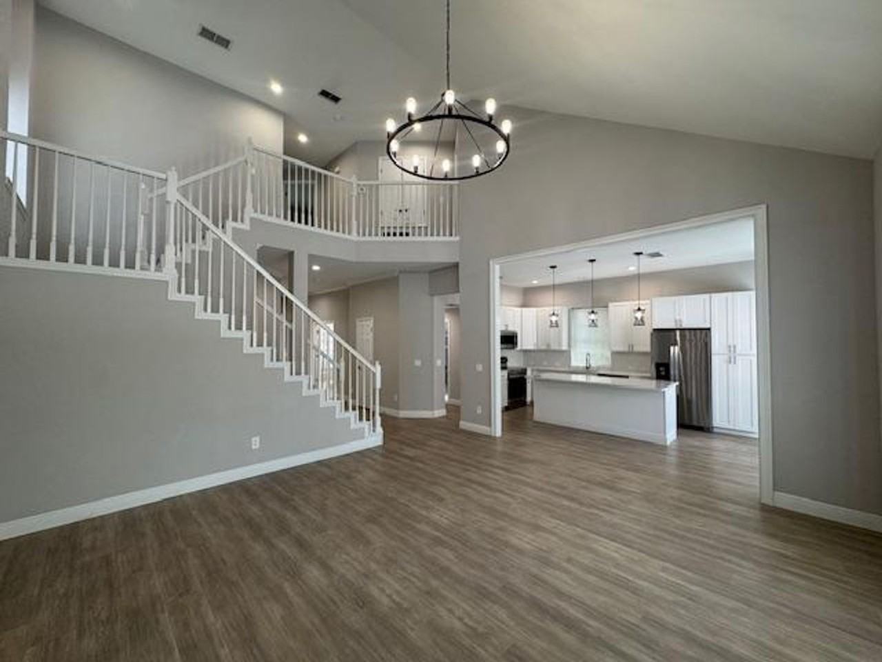 704 Honeysuckle Ave - Photo 2 of 37