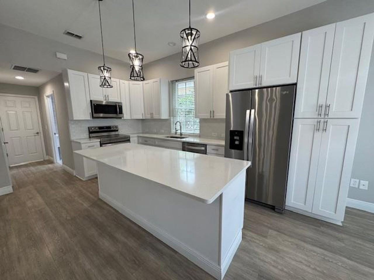704 Honeysuckle Ave - Photo 6 of 37