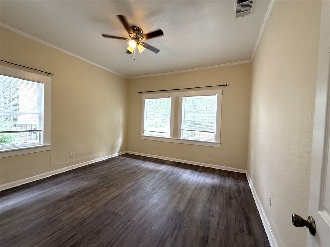 406 College St - Photo 7 of 41