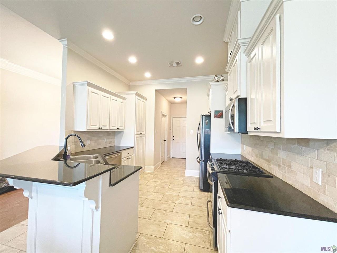 8138 Valencia Ct - Photo 4 of 19