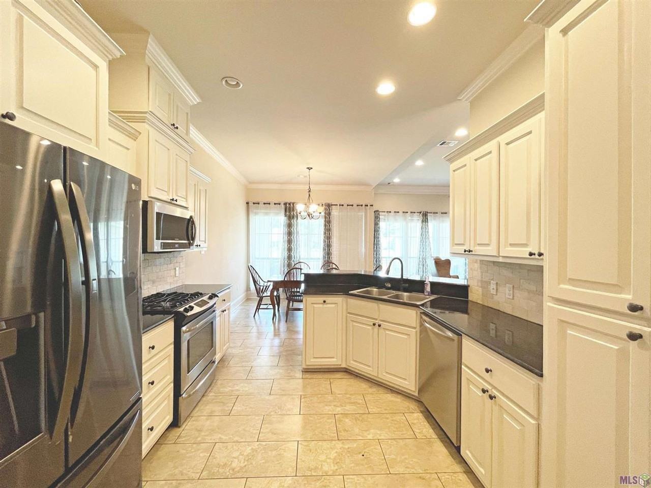 8138 Valencia Ct - Photo 5 of 19