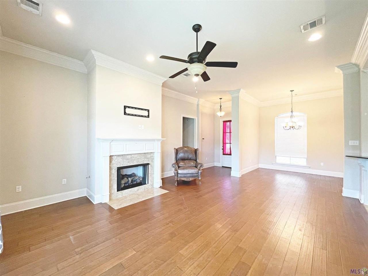 8138 Valencia Ct - Photo 7 of 19