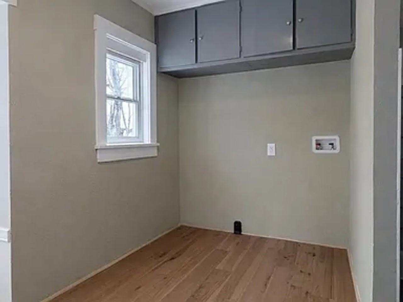 555 Haller St - Photo 6 of 11