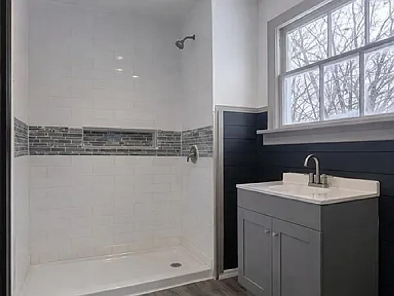 555 Haller St - Photo 7 of 11