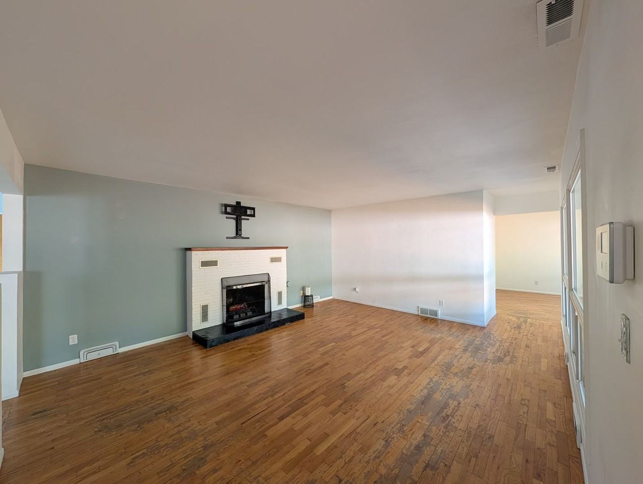 19021 8th Ave S - Photo 6 of 22