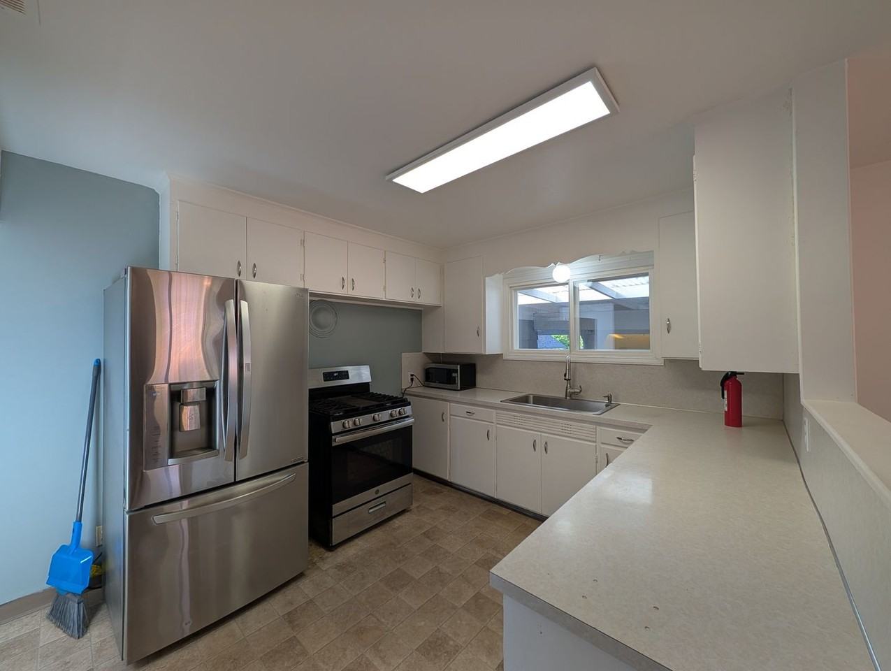 19021 8th Ave S - Photo 7 of 22