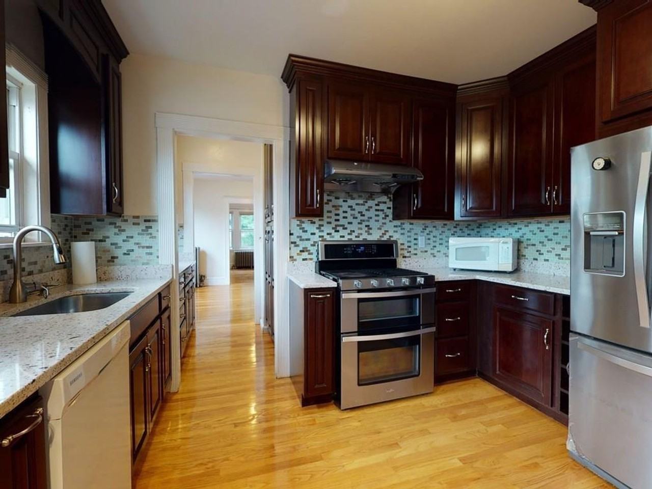195 Lake St - Photo 2 of 24