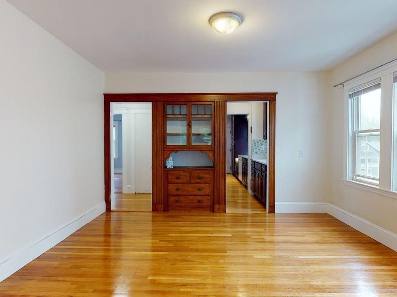 195 Lake St - Photo 3 of 24