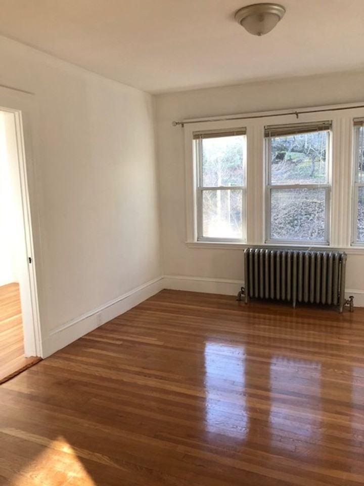 195 Lake St - Photo 4 of 24