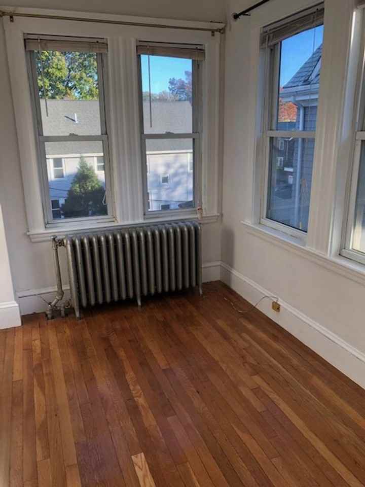 195 Lake St - Photo 5 of 24