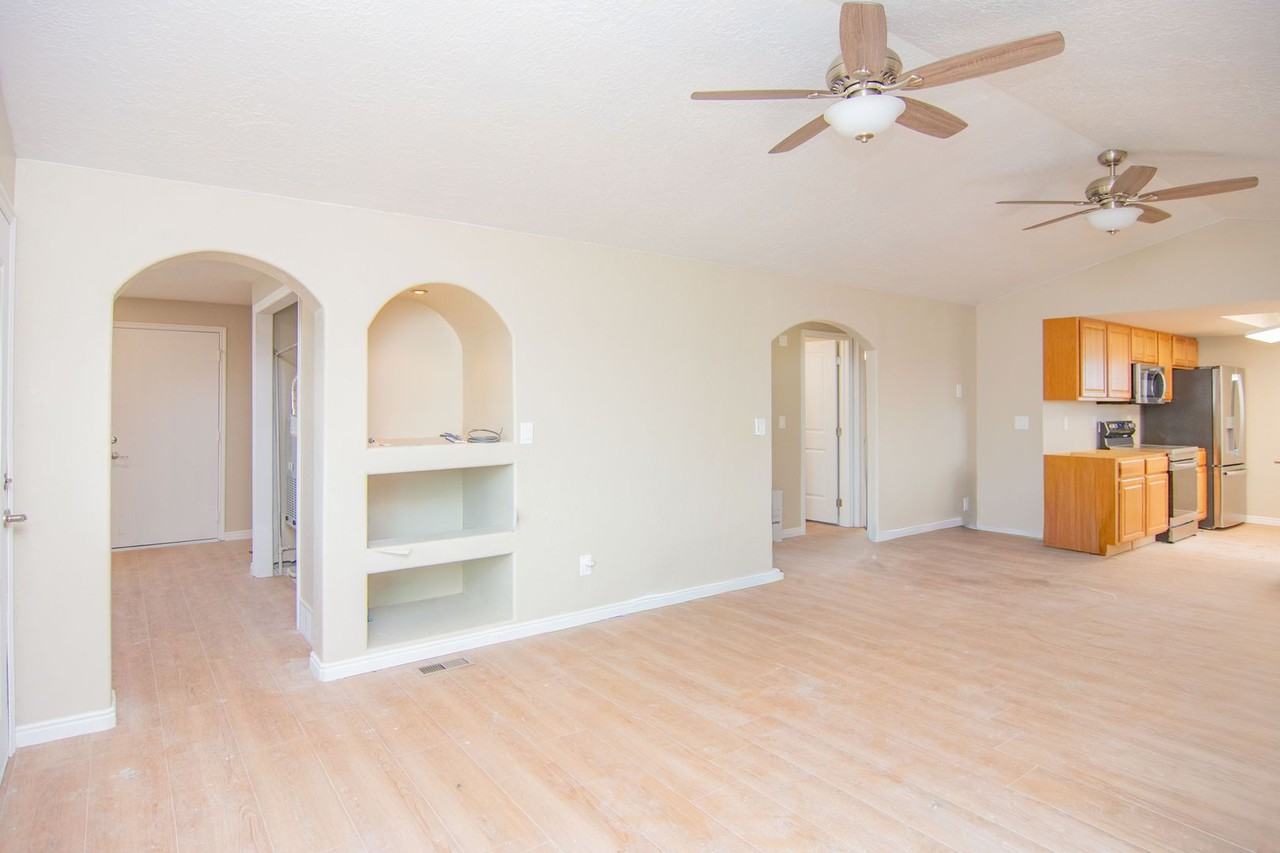 146 N 2300 W - Photo 4 of 28