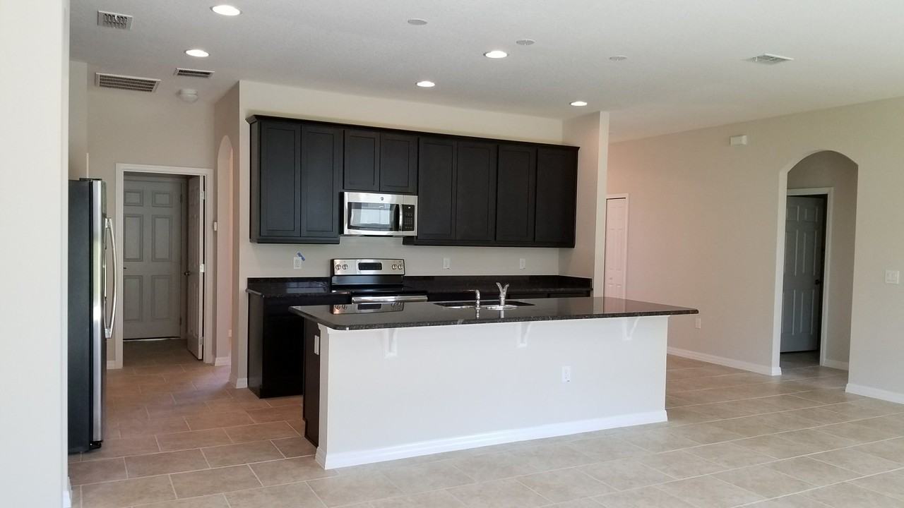 4852 Grand Vista Ln - Photo 2 of 7