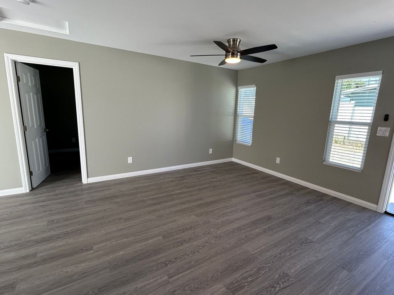 4671 Santa Monica Ave - Photo 3 of 17