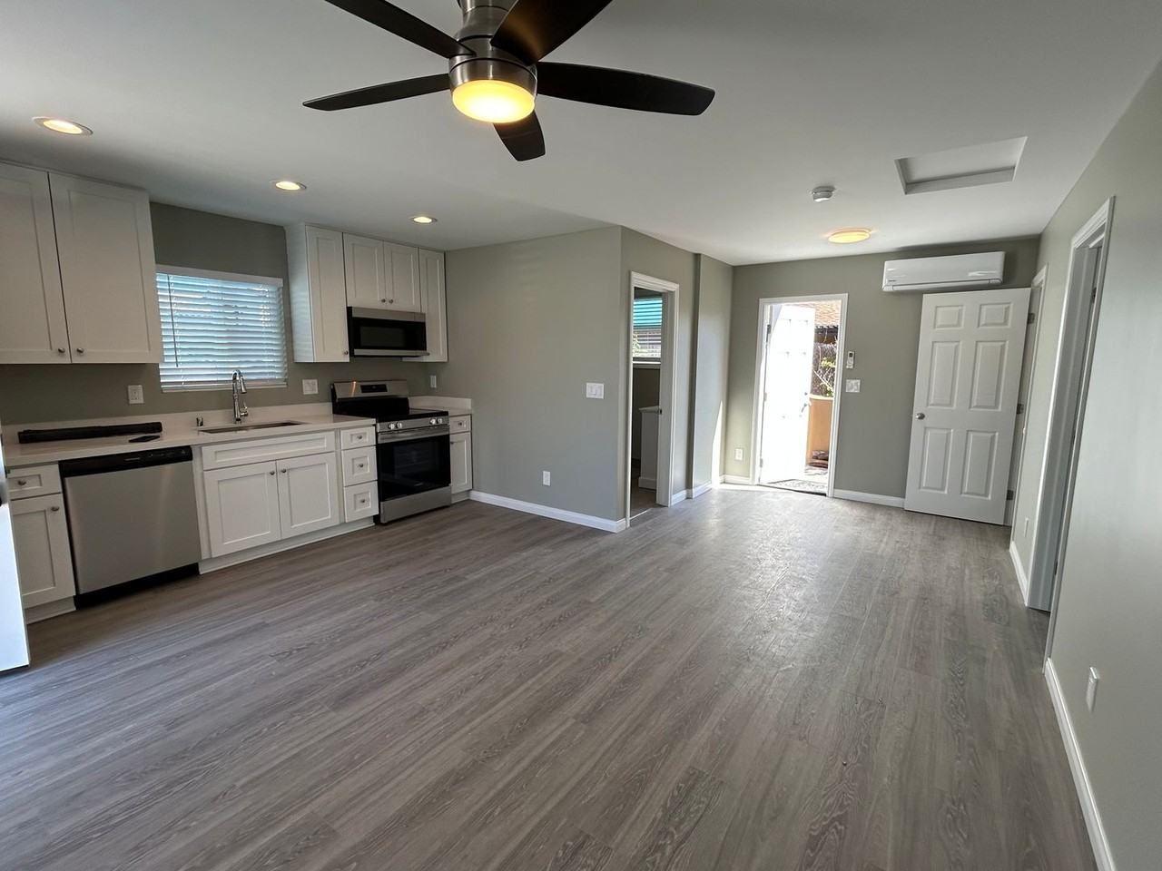 4671 Santa Monica Ave - Photo 4 of 17
