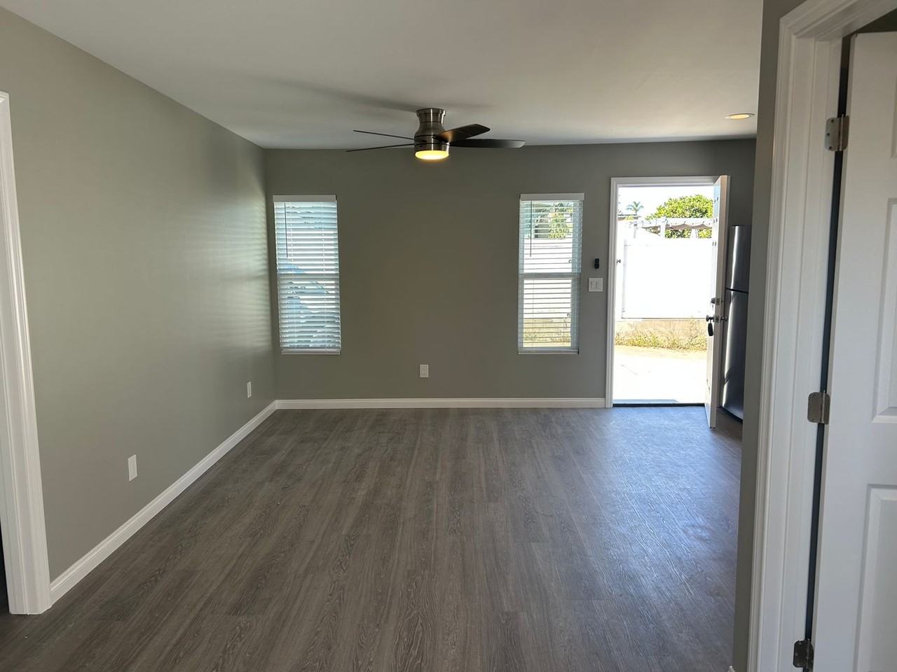4671 Santa Monica Ave - Photo 5 of 17