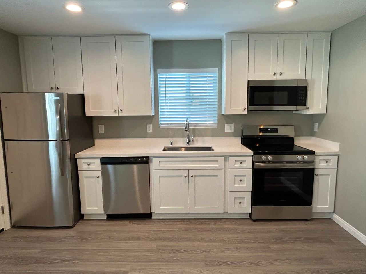 4671 Santa Monica Ave - Photo 6 of 17