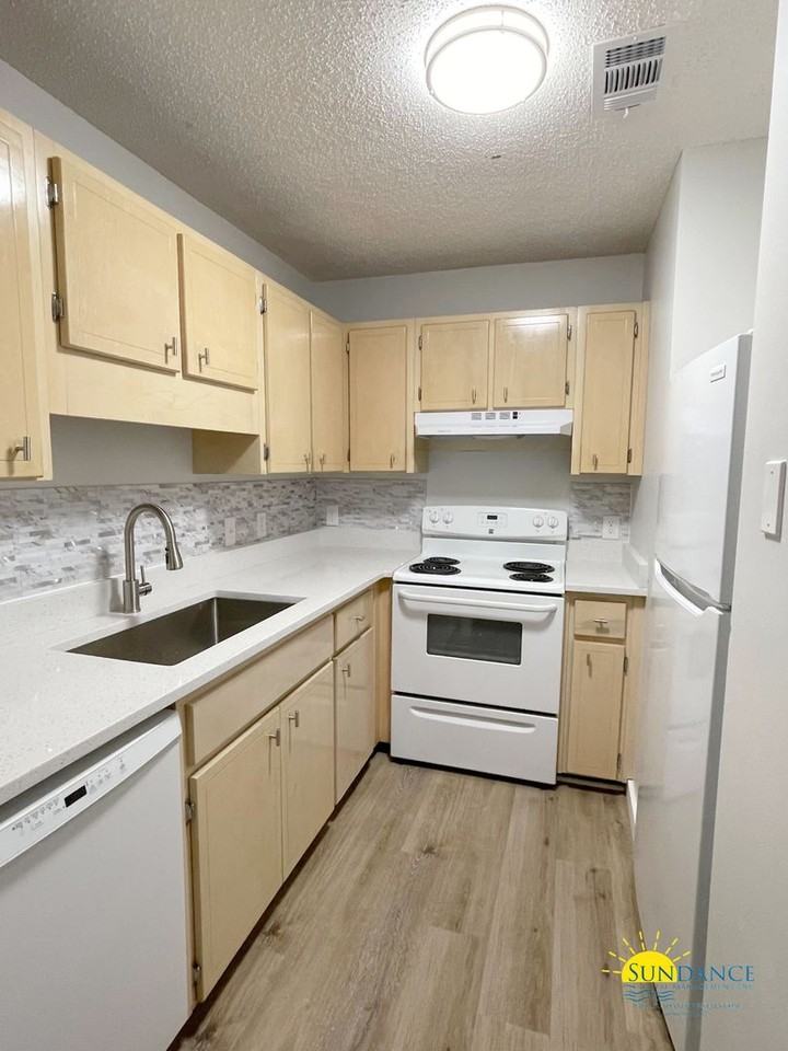 40 4th Ave - Photo 4 of 19
