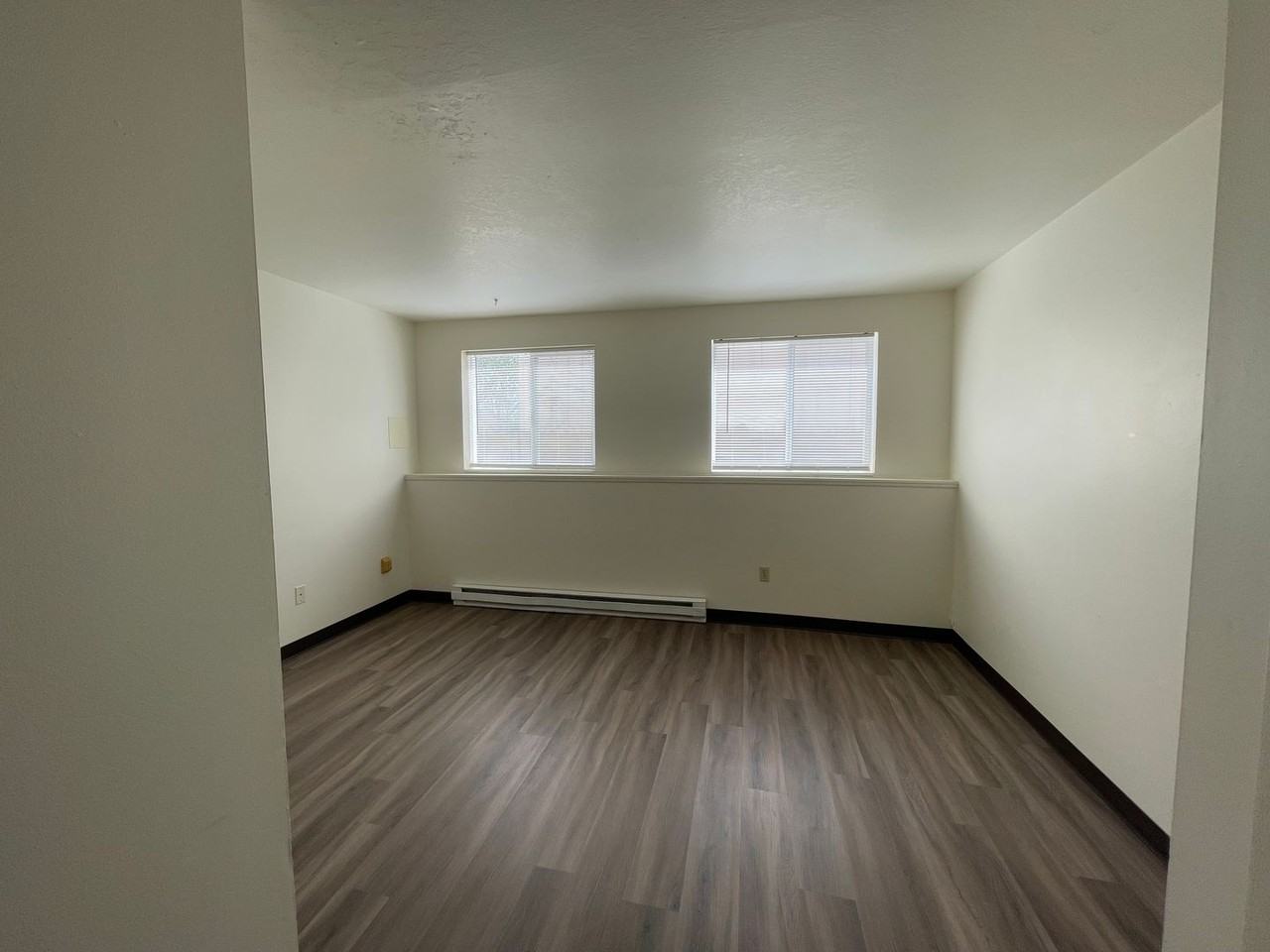 112 8th Ave W Apt D - Photo 4 of 9