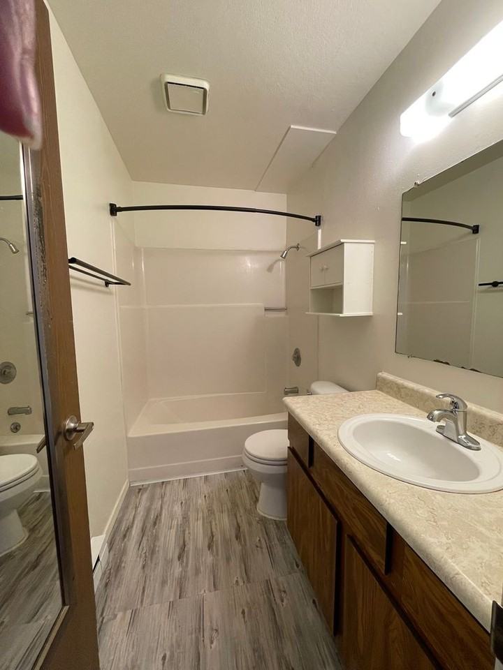 112 8th Ave W Apt D - Photo 6 of 9