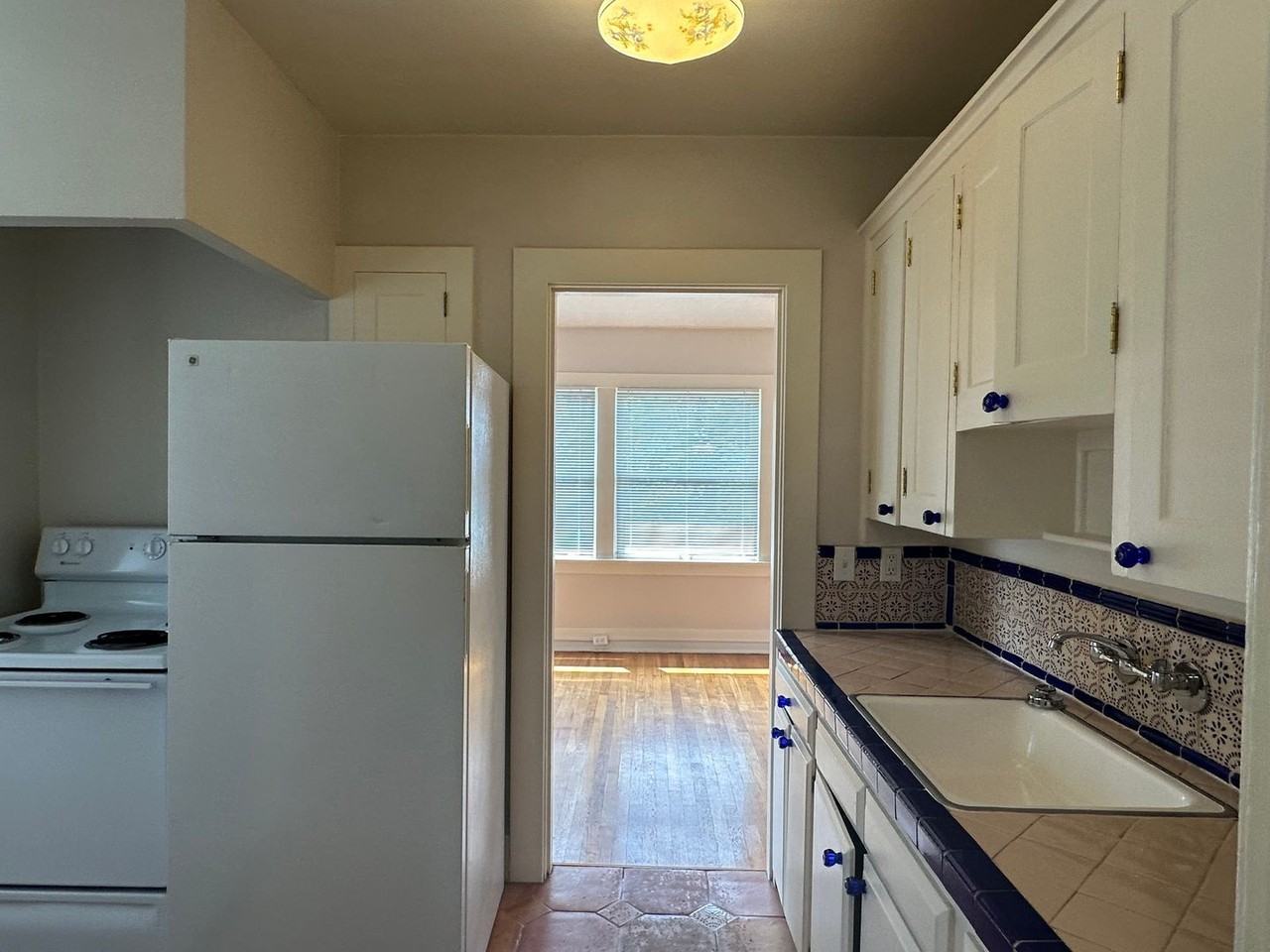 Santa Monica Apartments - Photo 7 of 21