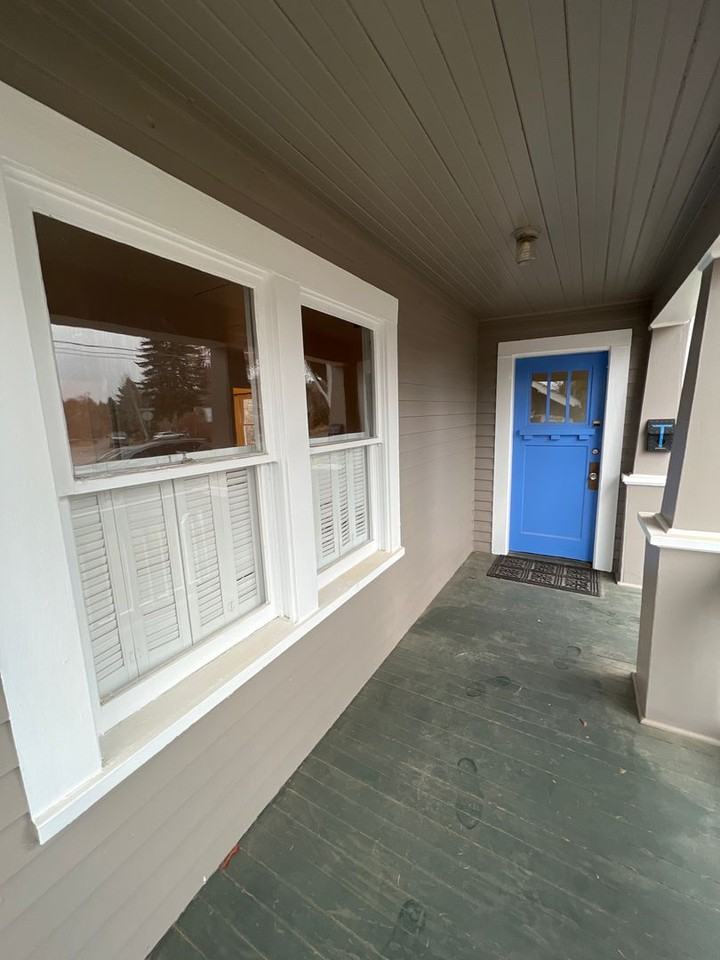 245 Nw Newport Ave - Photo 3 of 27
