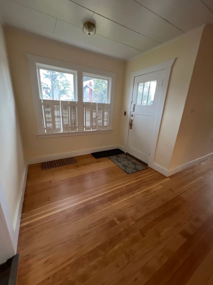 245 Nw Newport Ave - Photo 6 of 27