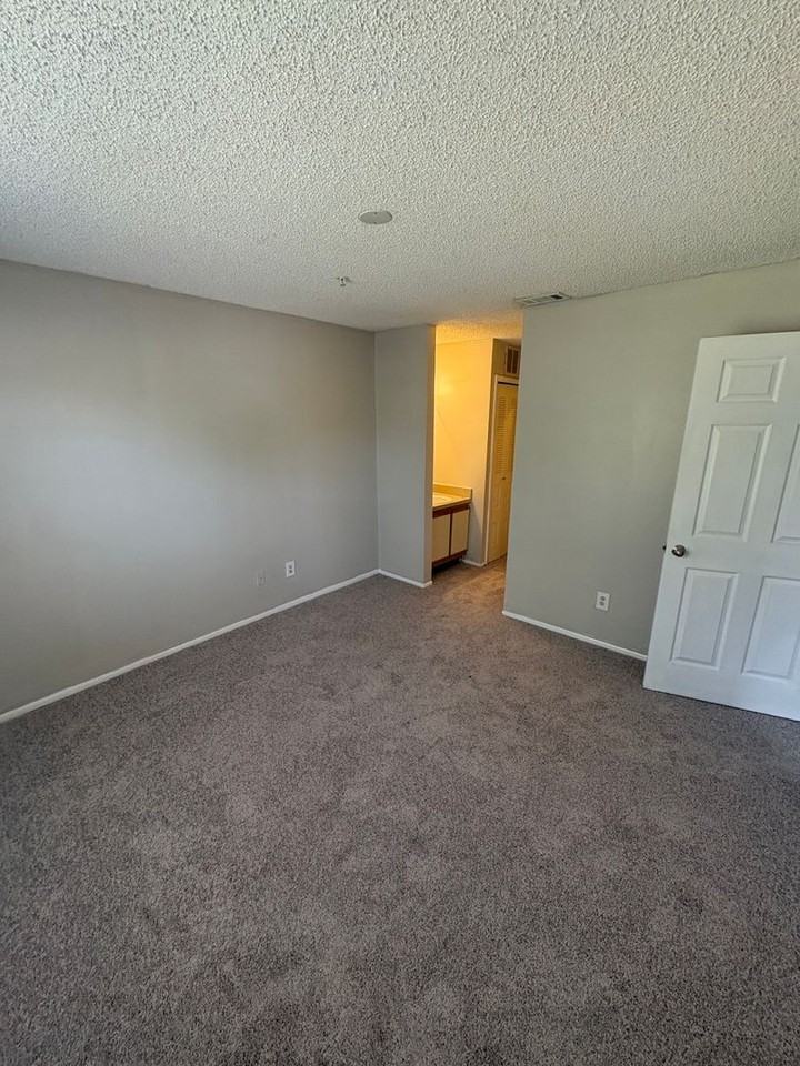 216 Afton Sq #104 - Photo 5 of 11