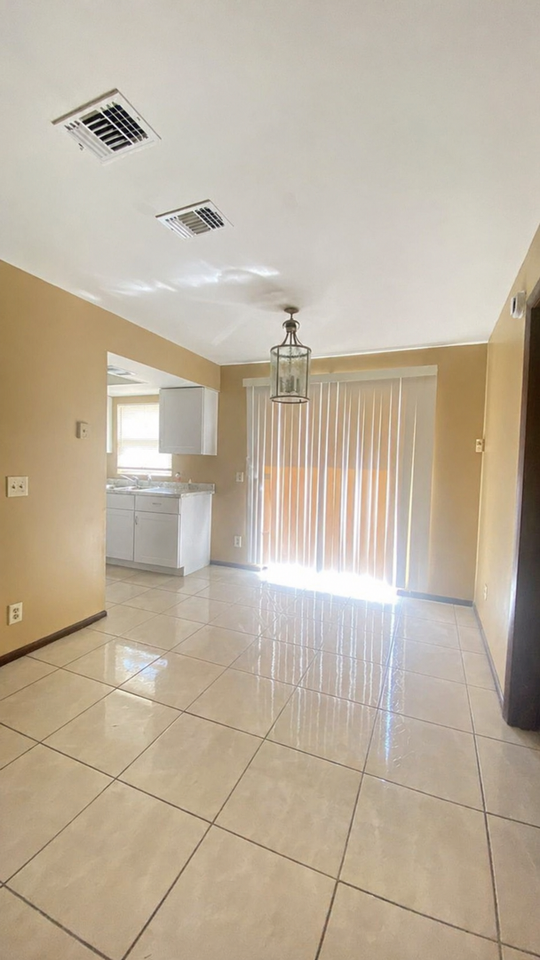 5565 Telipa Dr - Photo 5 of 17