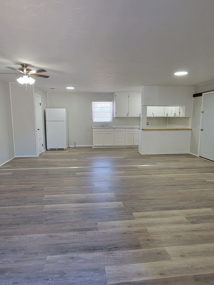 1819 Darden St - Photo 2 of 7
