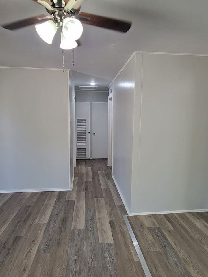 1819 Darden St - Photo 3 of 7