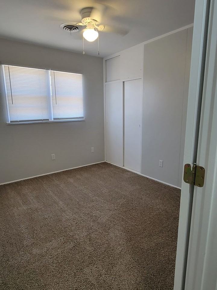 1819 Darden St - Photo 4 of 7