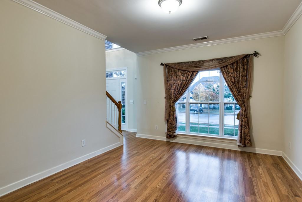 235 Bancroft Cv - Photo 4 of 22