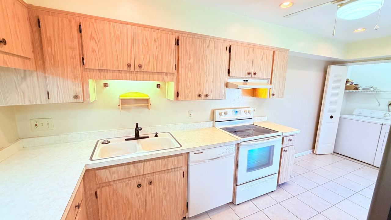 477 Meadowood Blvd - Photo 7 of 26