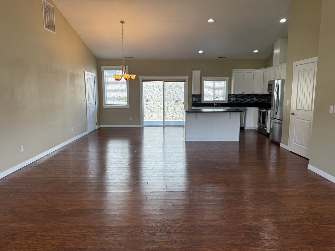 2869 Breckenridge Dr - Photo 2 of 16