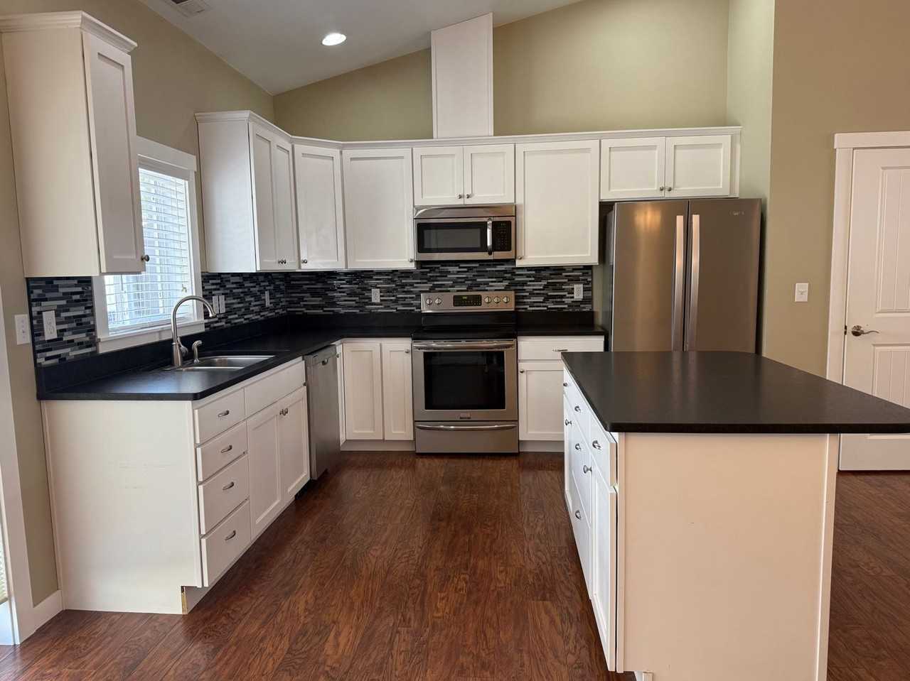 2869 Breckenridge Dr - Photo 3 of 16