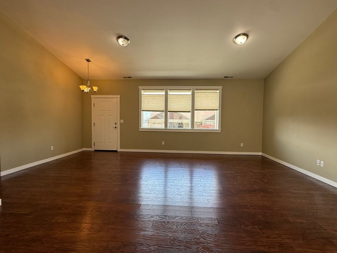 2869 Breckenridge Dr - Photo 4 of 16