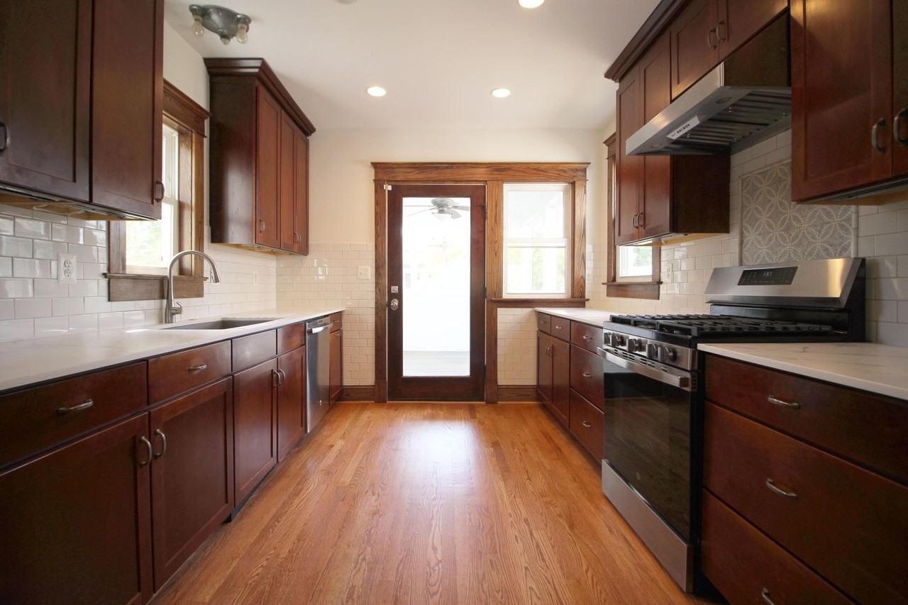 2417 Otis St Ne - Photo 4 of 23