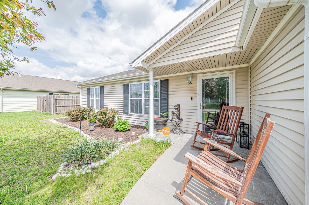 321 Brookvalley Dr - Photo 2 of 25