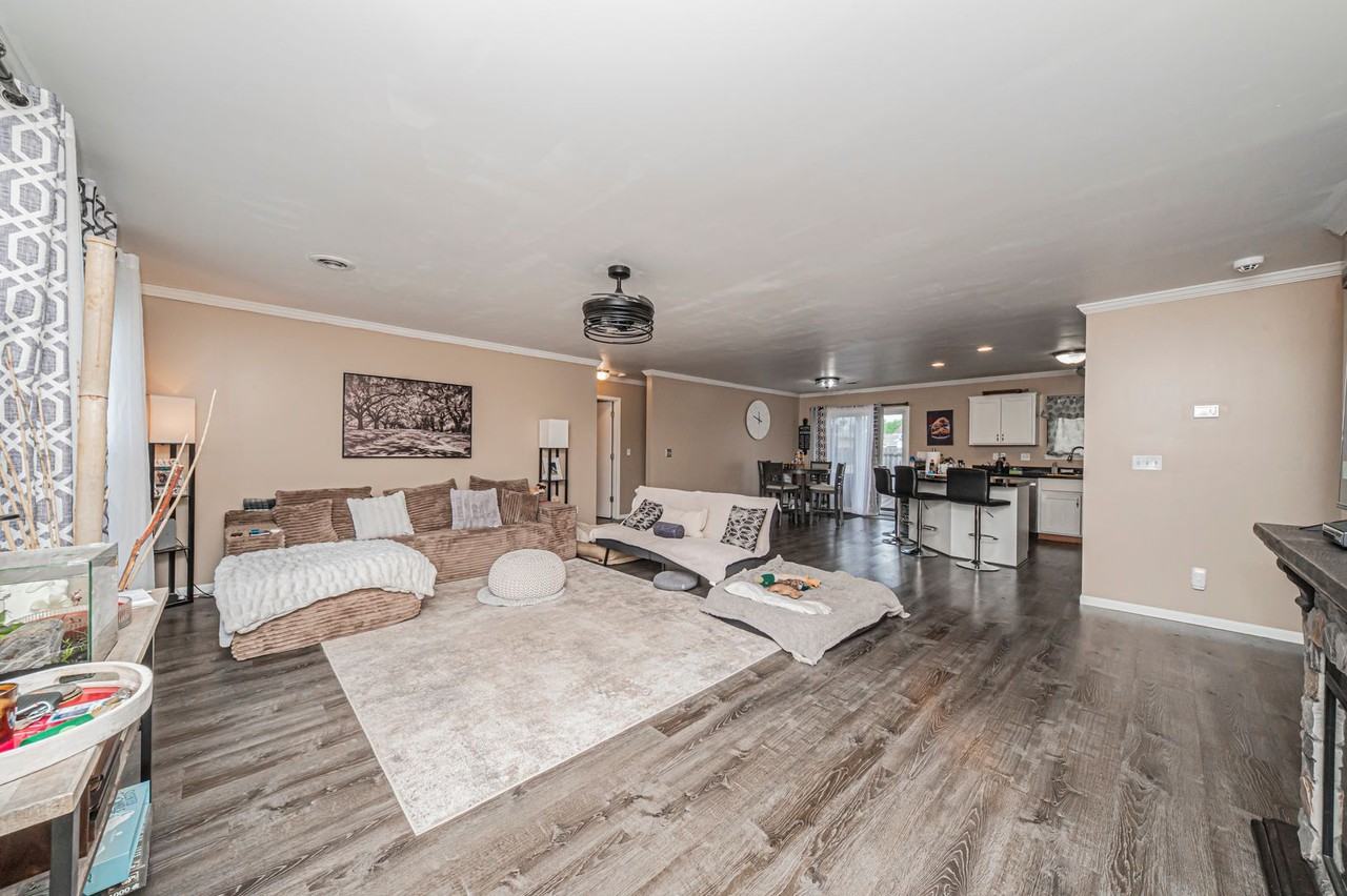 321 Brookvalley Dr - Photo 4 of 25