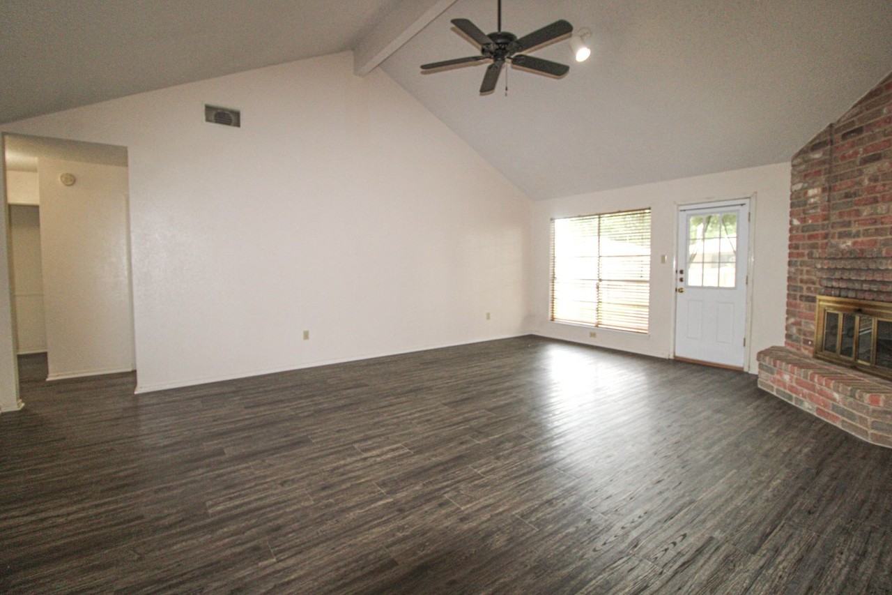 2505 Kline Cir - Photo 5 of 37