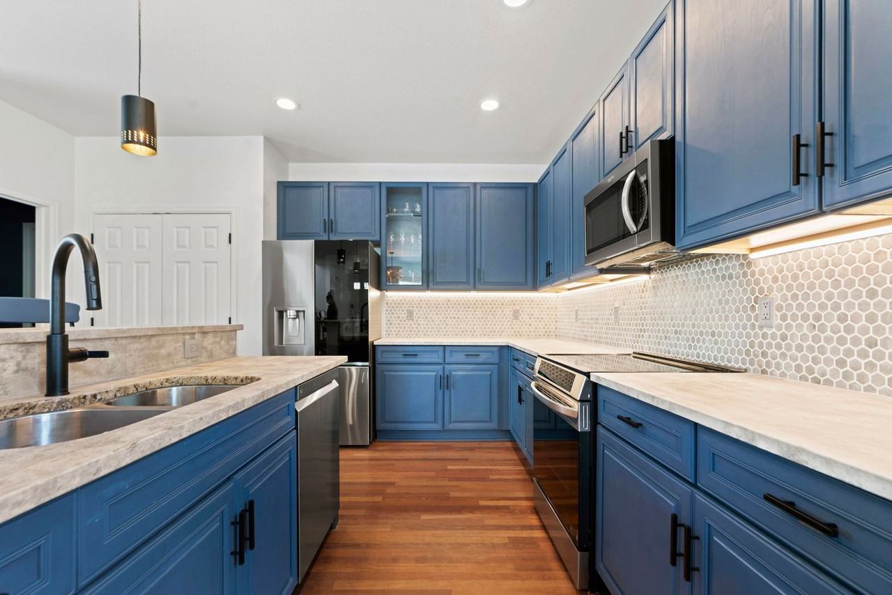 2907 Emporia St - Photo 4 of 20