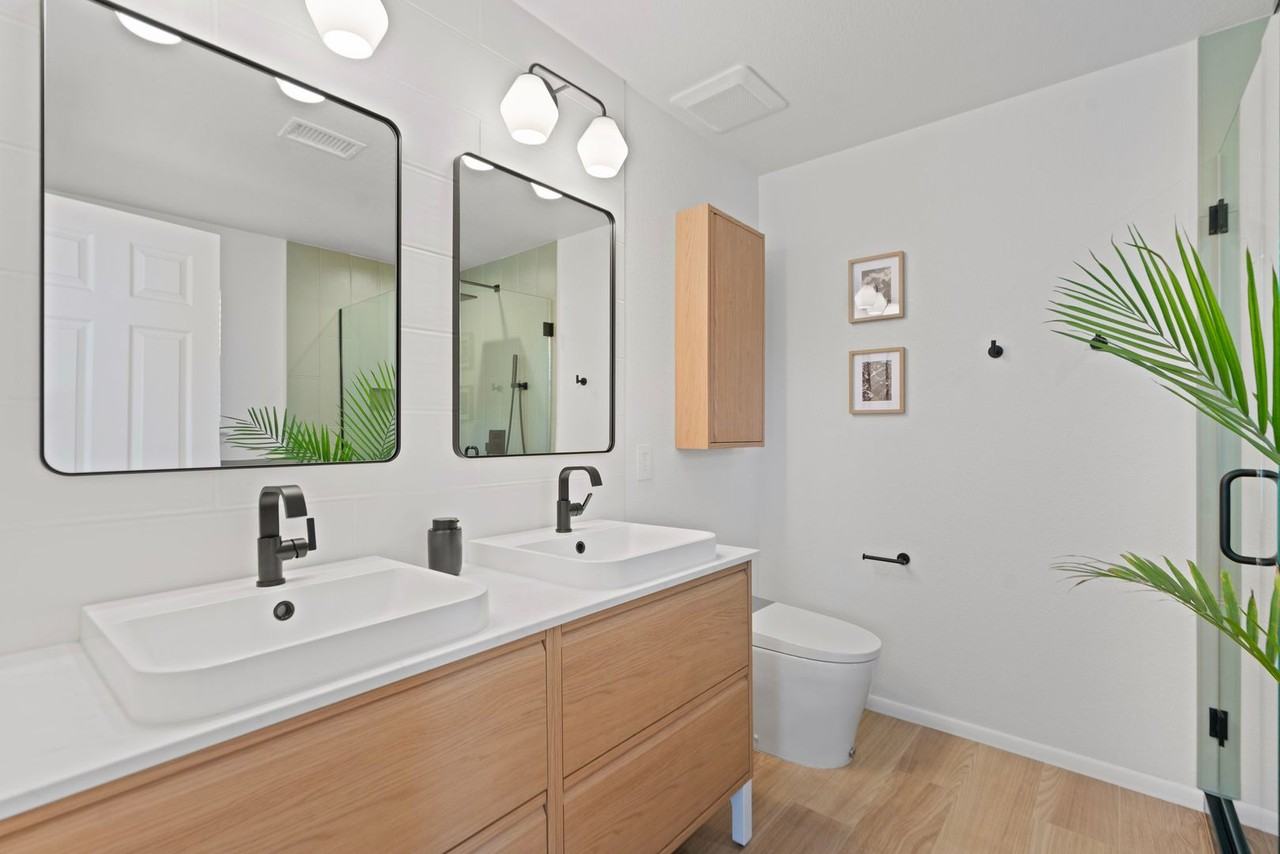2907 Emporia St - Photo 7 of 20