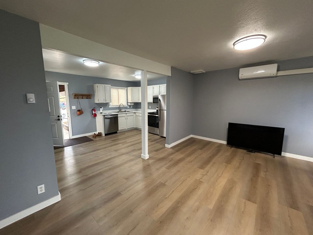 137 Hawthorn Ave #A - Photo 4 of 12