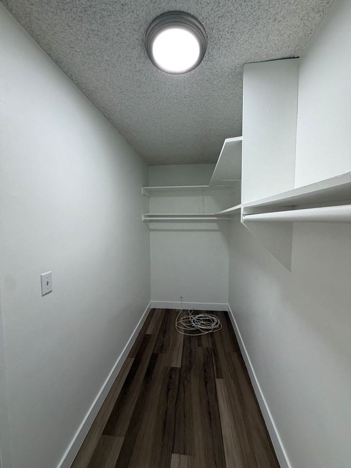 1184 W. 30th Street - Photo 5 of 16