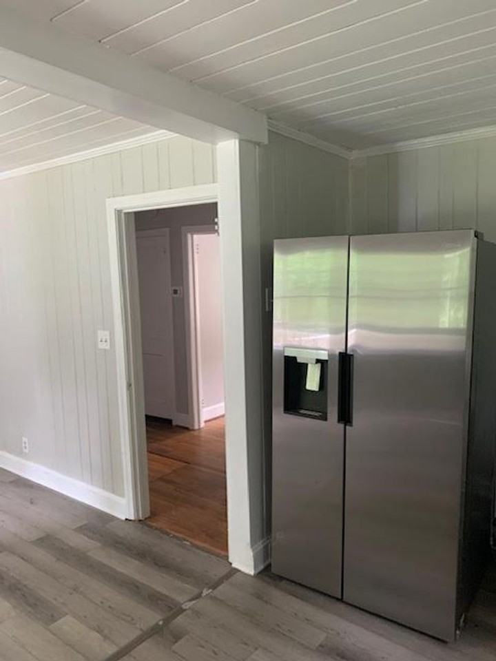 412 E Montgomery St - Photo 4 of 11