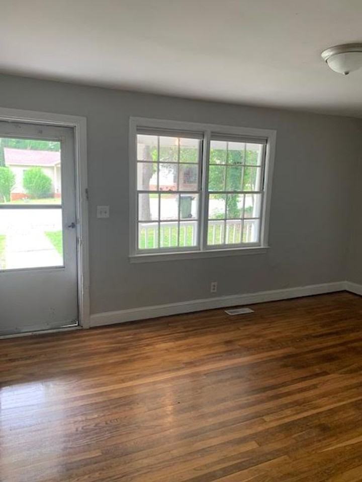 412 E Montgomery St - Photo 7 of 11