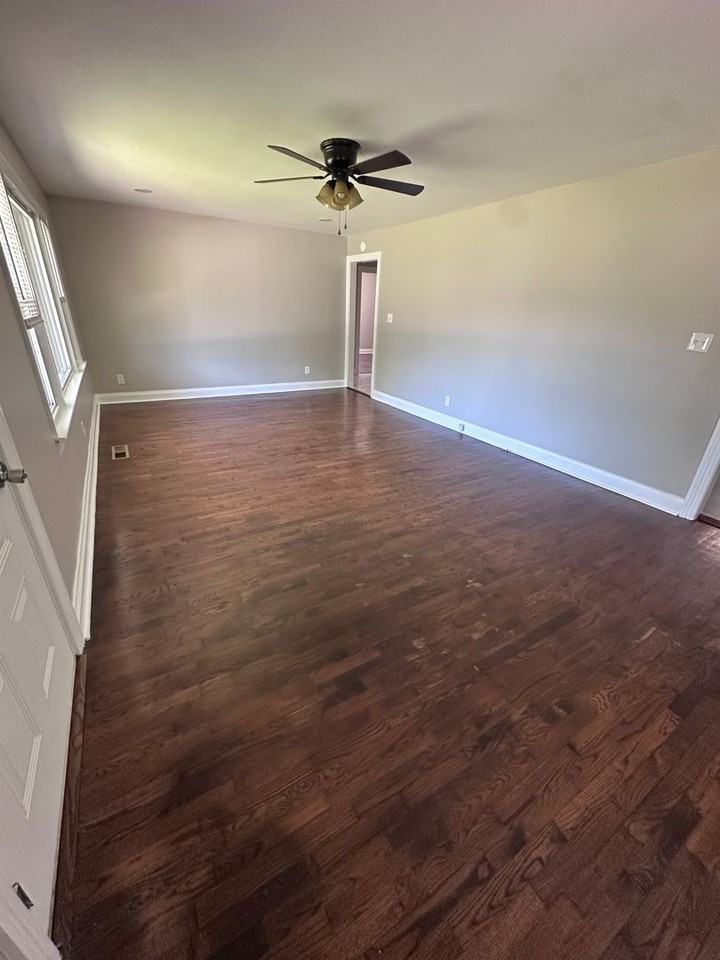 313 Ginnie Ln - Photo 3 of 13